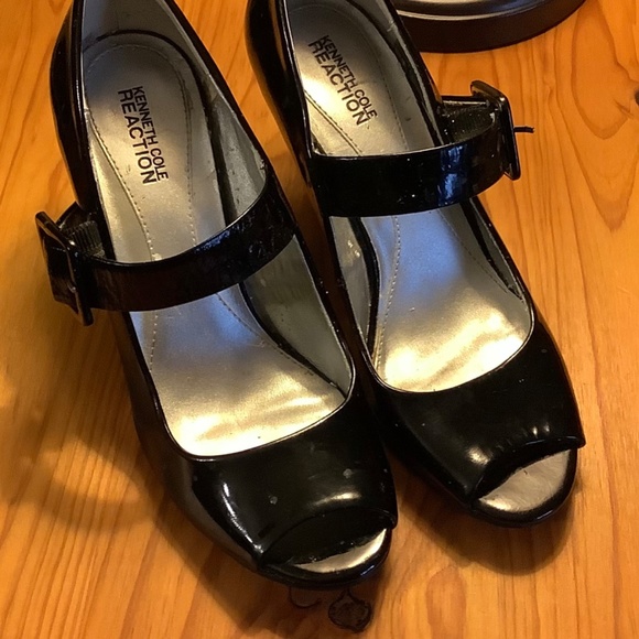 Kenneth Cole Reaction High Heeled Dress Shoes - Picture 3 of 3